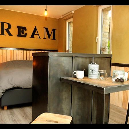 Bed and Breakfast Sur Le Tige Hamois Exterior foto